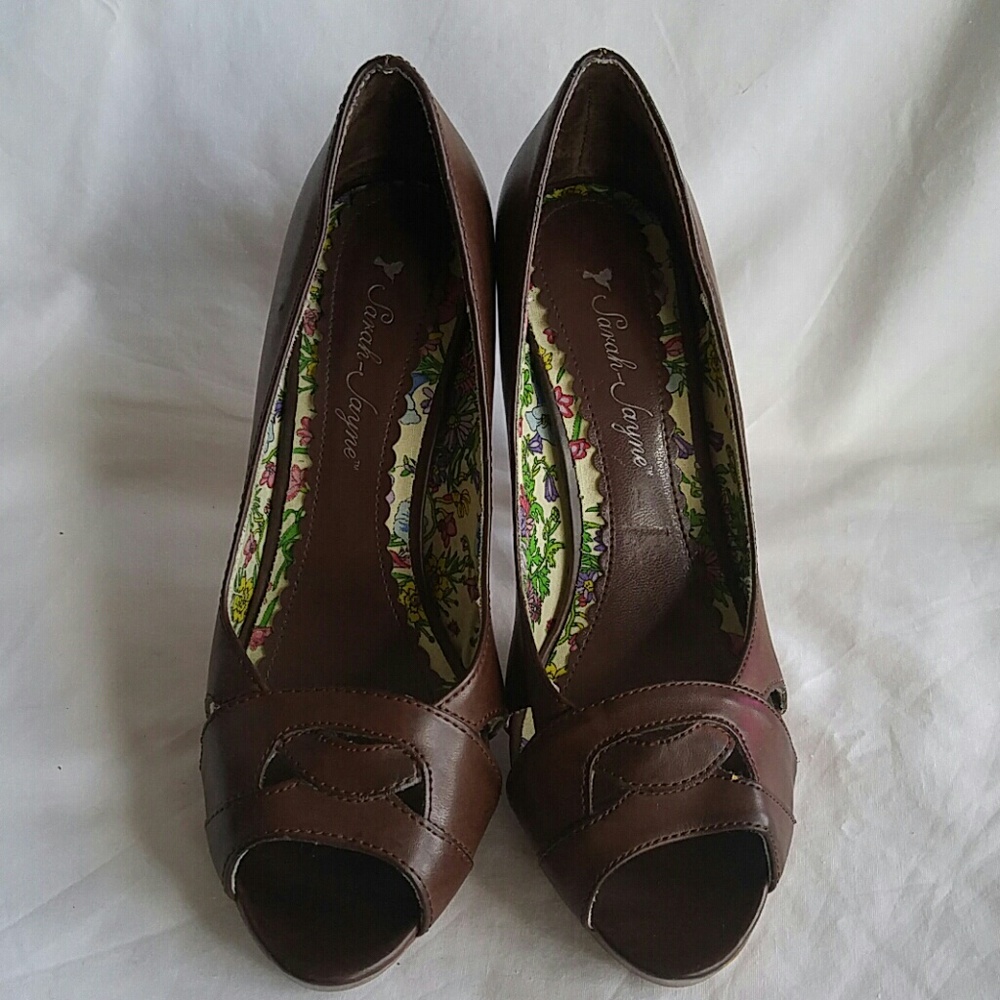 Shoes - Picture 2 of 8